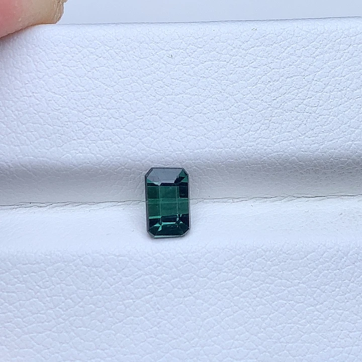 碧玺珠宝半成品未镶嵌0.86克拉