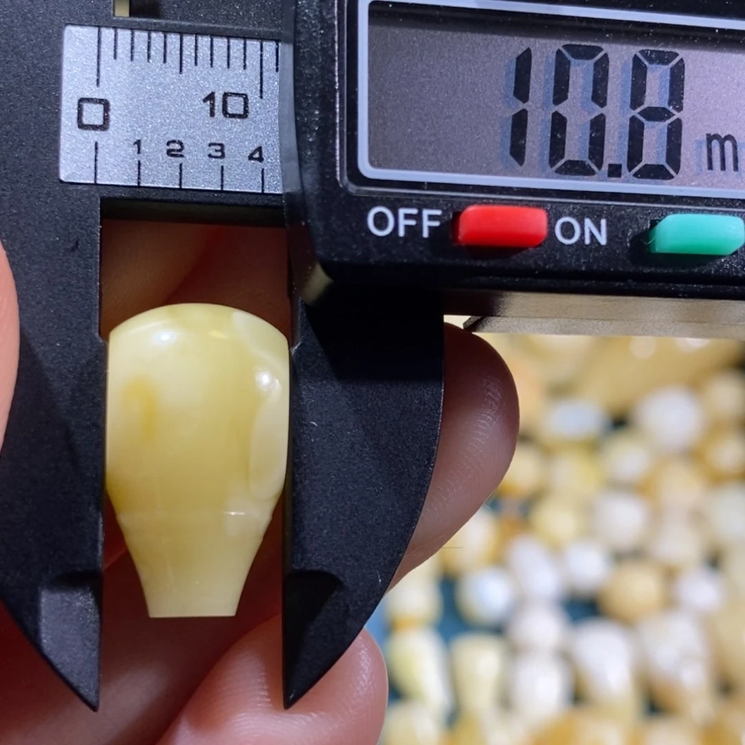 蜜蜡裸石未镶嵌配饰