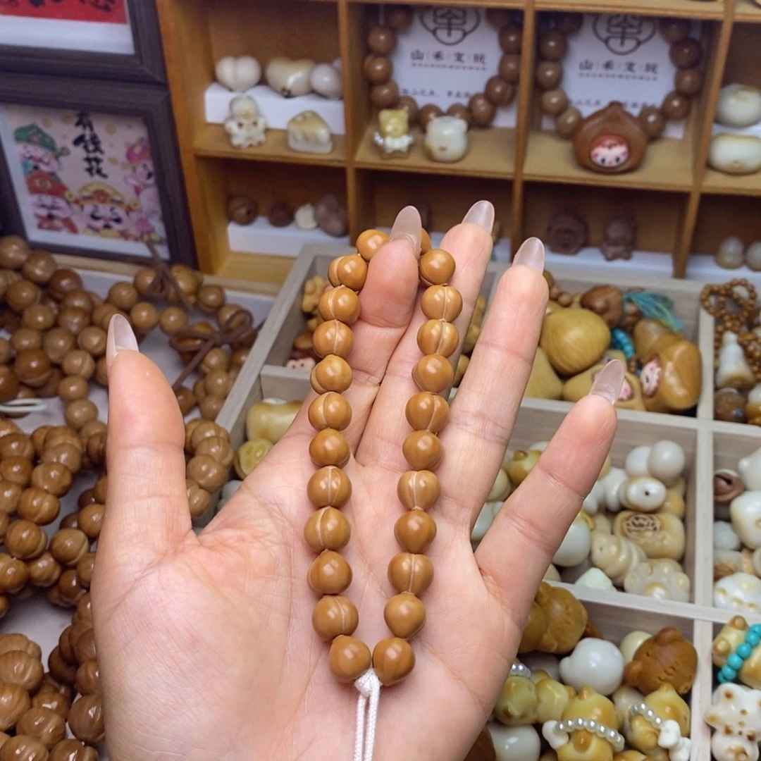 吊坠猴头核桃1.0、1.1奶油泡芙手持