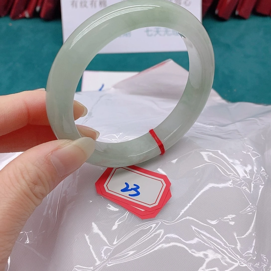 翡翠手镯未镶嵌2333333333