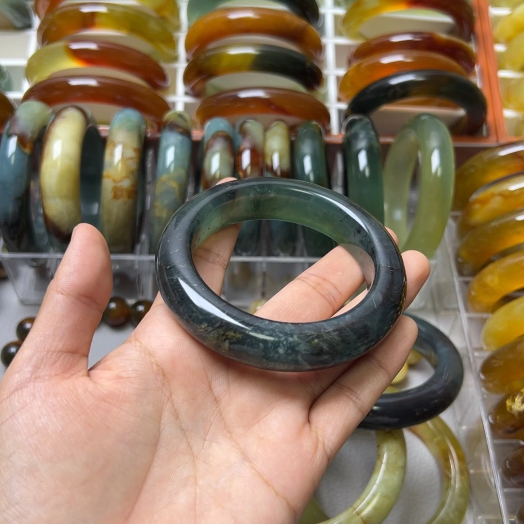 蛇纹石玉未镶嵌手镯