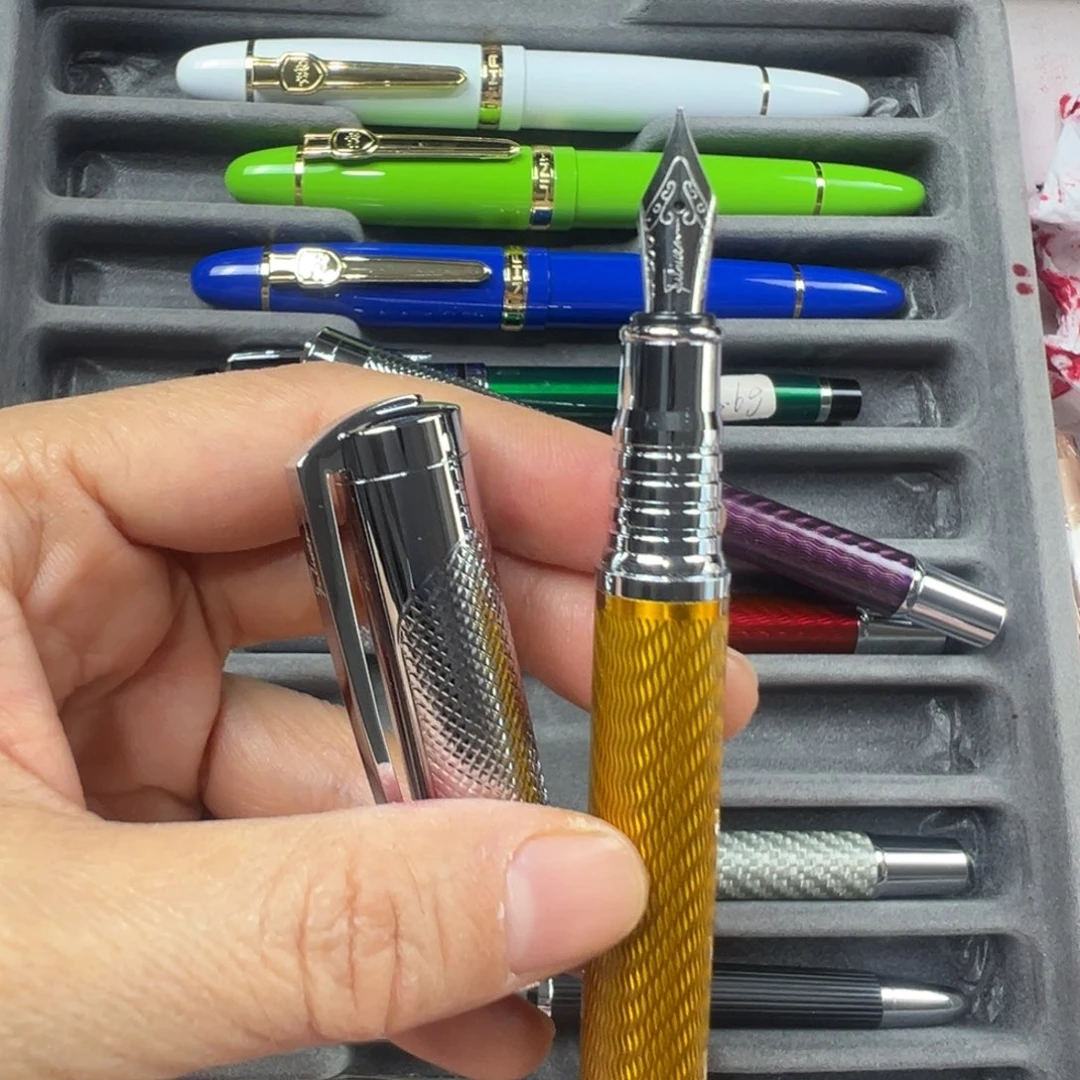 便携式金色水波纹刻花拉丝礼品笔一支