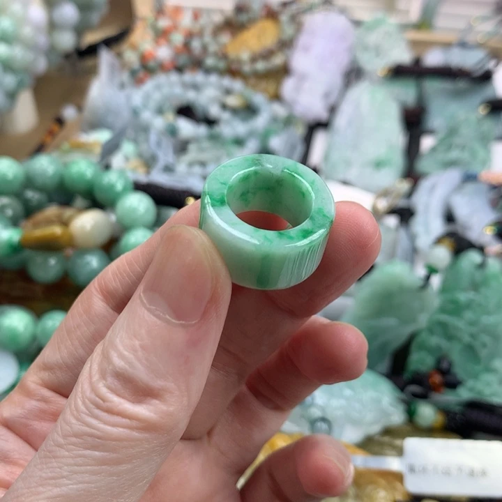 翡翠未镶嵌颈饰吊坠