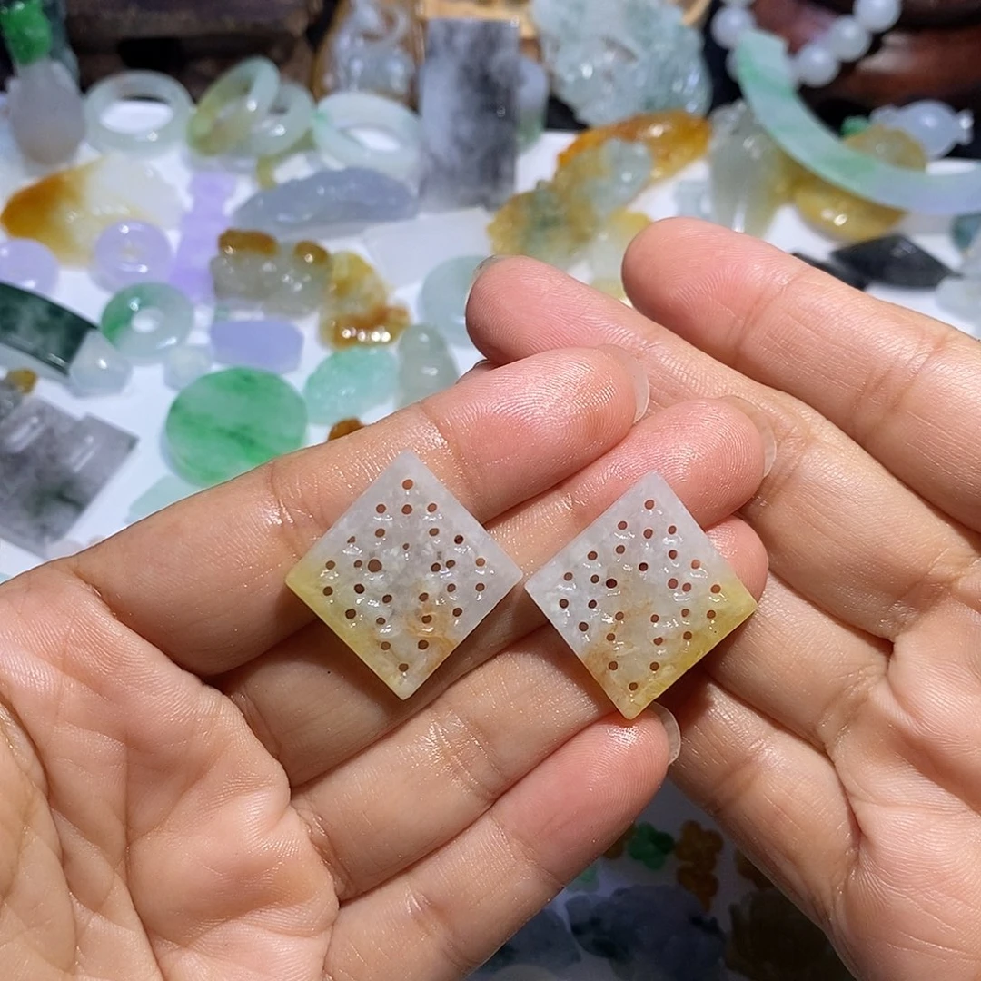 定制翡翠未镶嵌耳饰一对