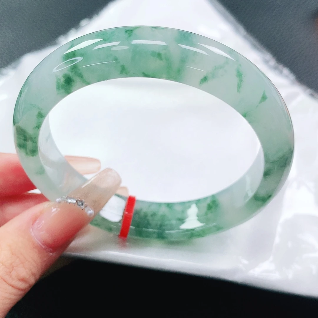 翡翠手镯未镶嵌57圈