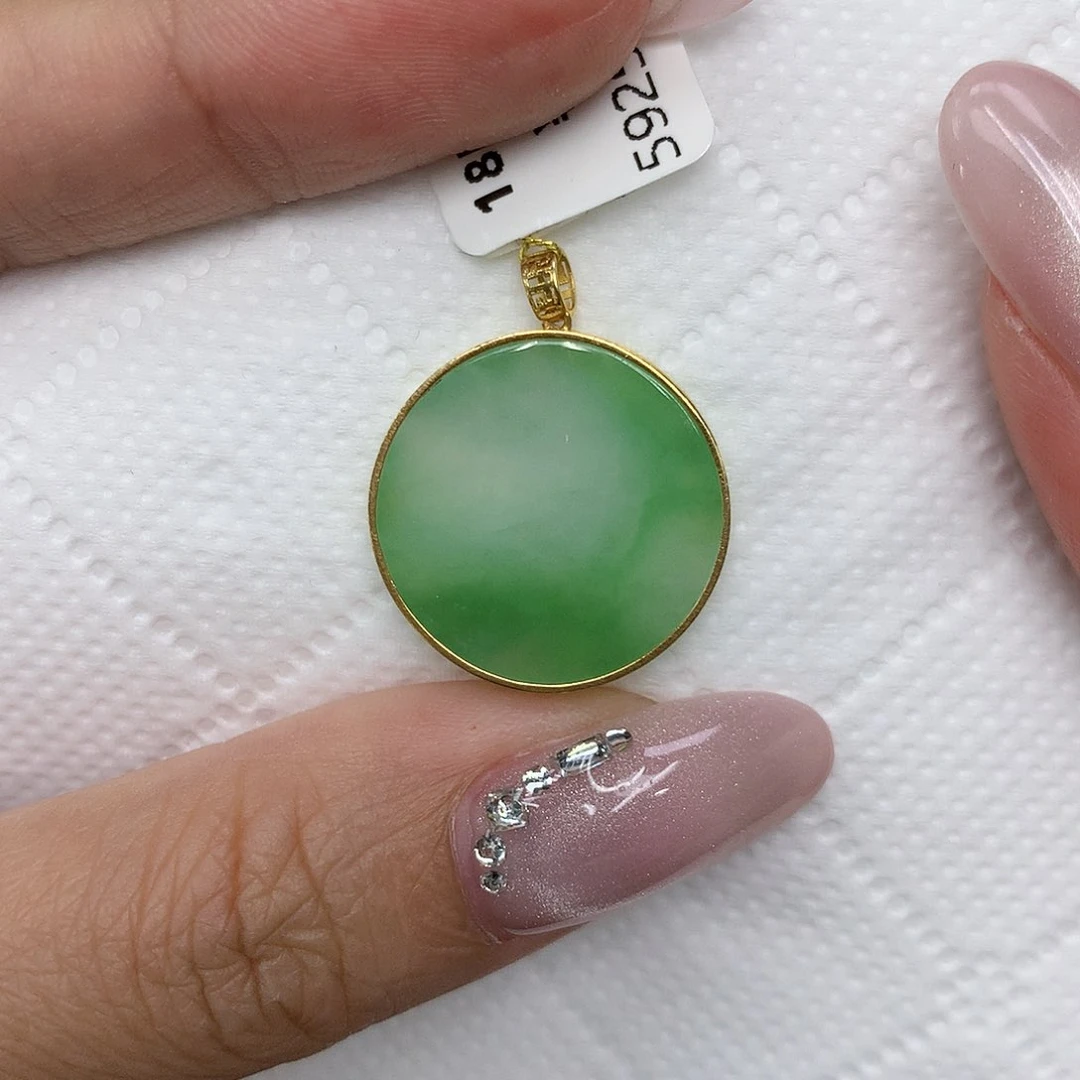 颈饰18K金镶嵌翡翠