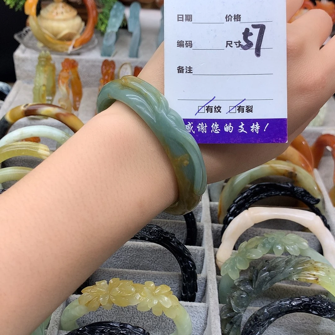 蛇纹石玉未镶嵌手镯