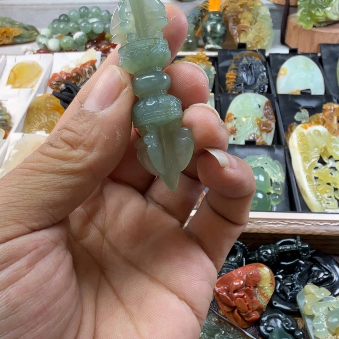 蛇纹石玉未镶嵌颈饰