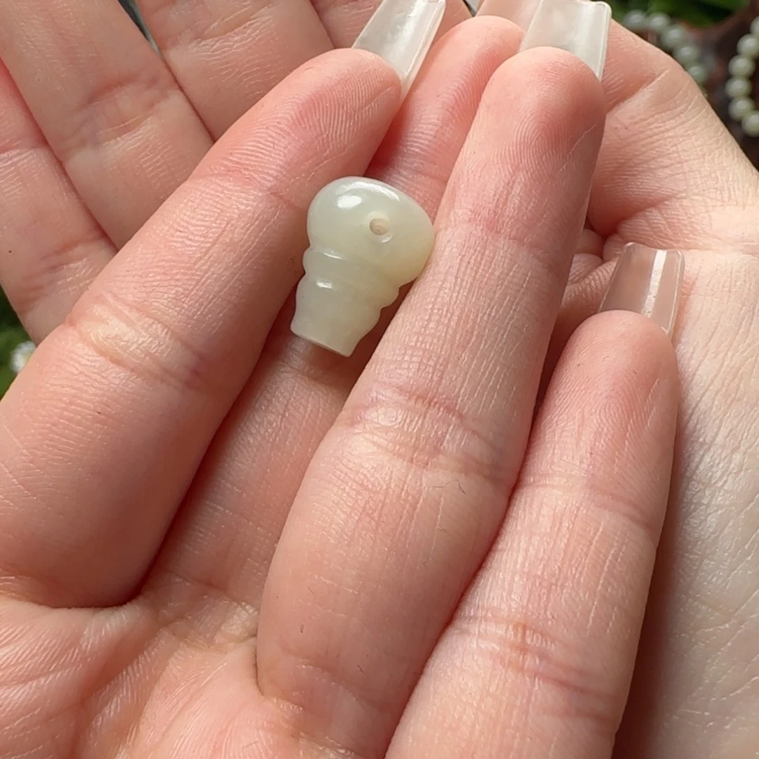 做***人和田玉未镶嵌颈饰