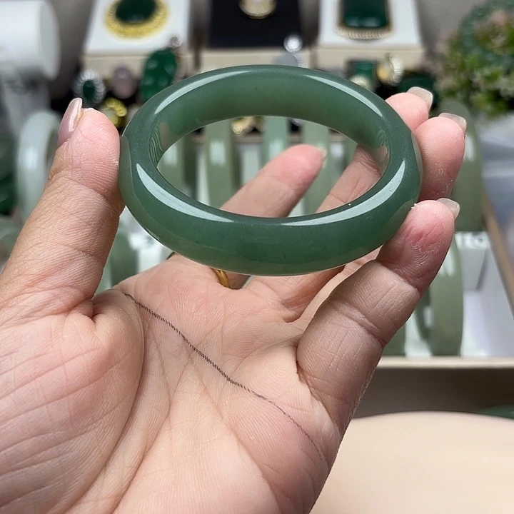 东陵石未镶嵌手镯