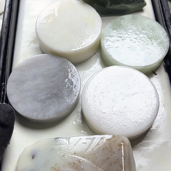 和田玉（糖玉）和田玉边角料9K金镶嵌格****式