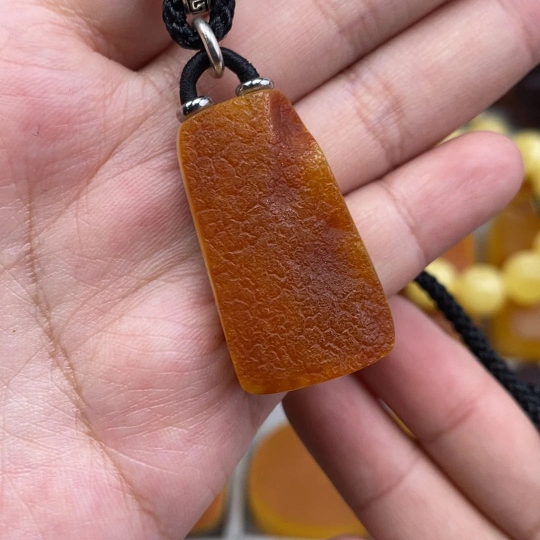 琥珀吊坠(赠链)未镶嵌