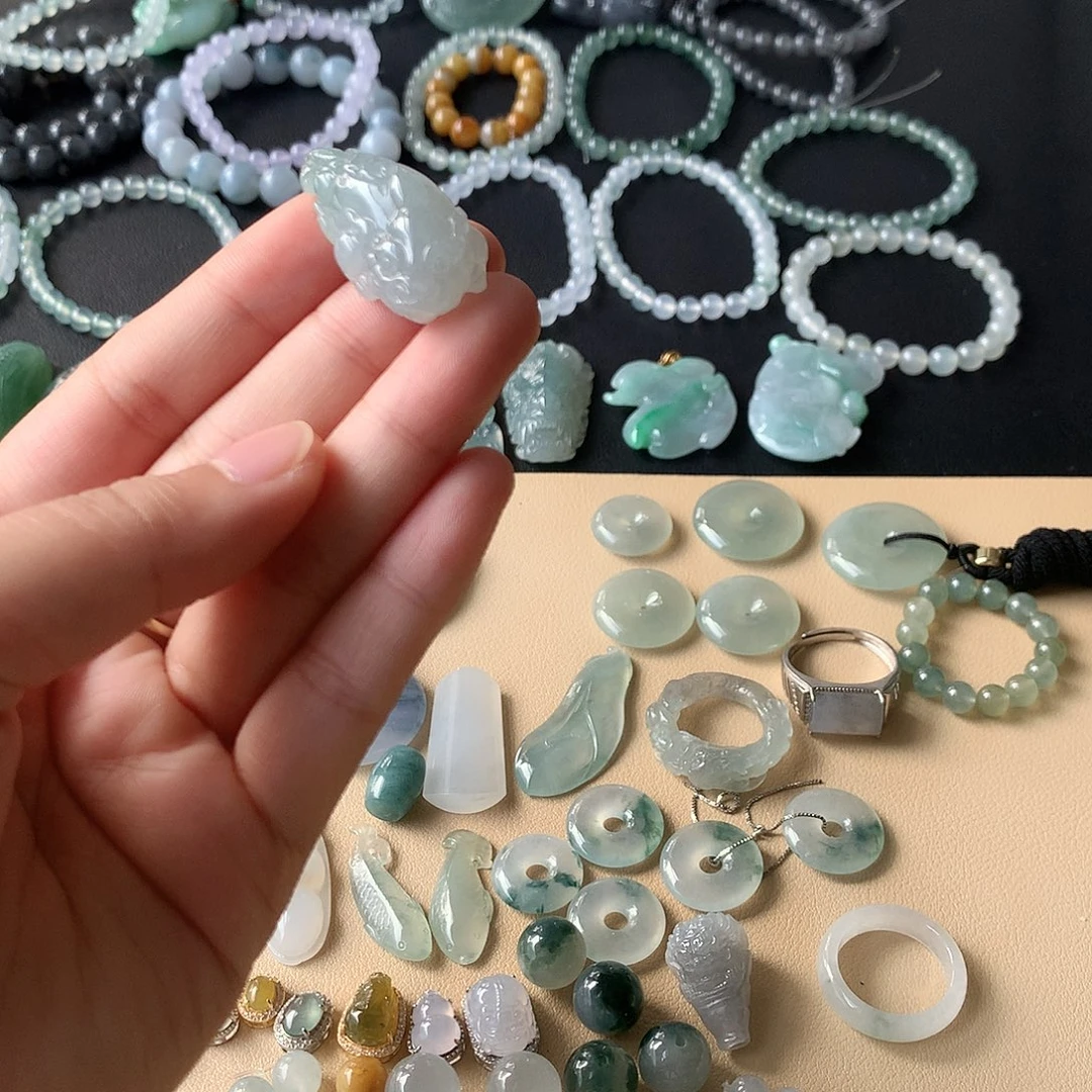 翡翠未镶嵌颈饰金蟾