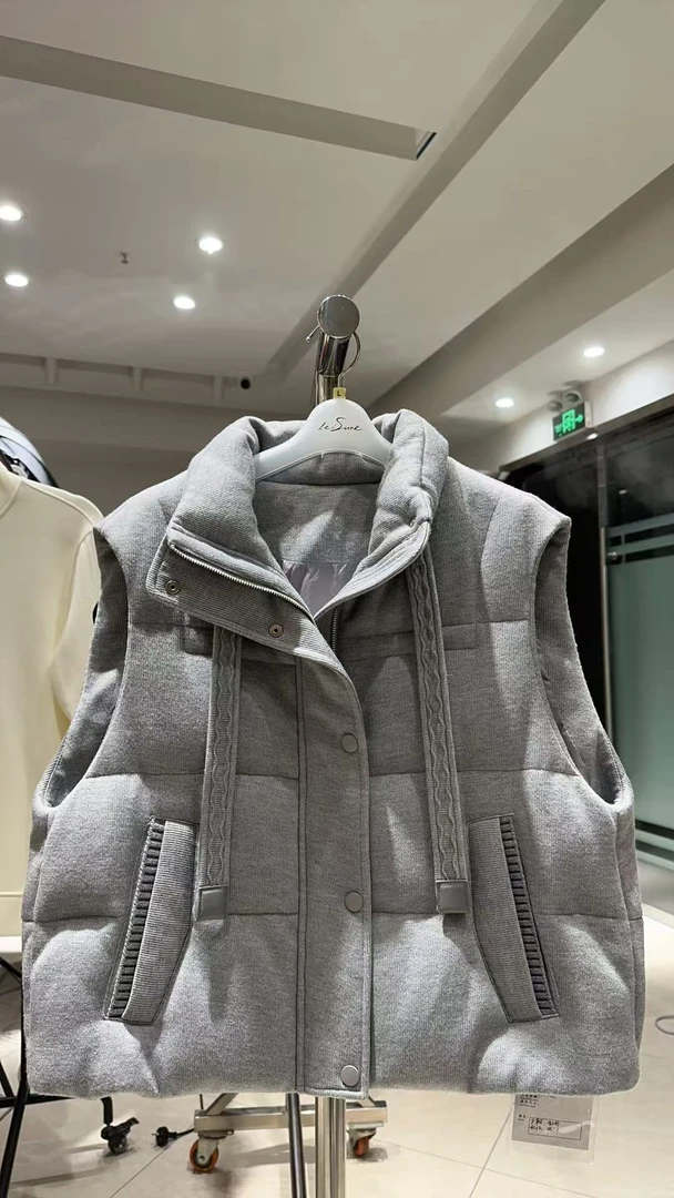 2025新款短款马甲时尚鹅绒服样衣