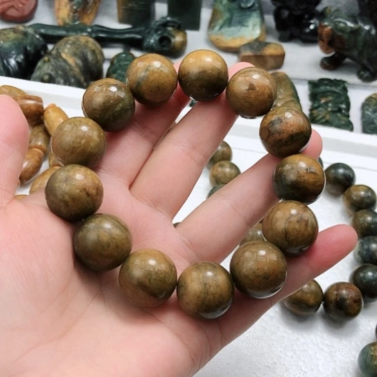 岫岩河磨玉（透闪石质玉）手串未镶嵌徐*