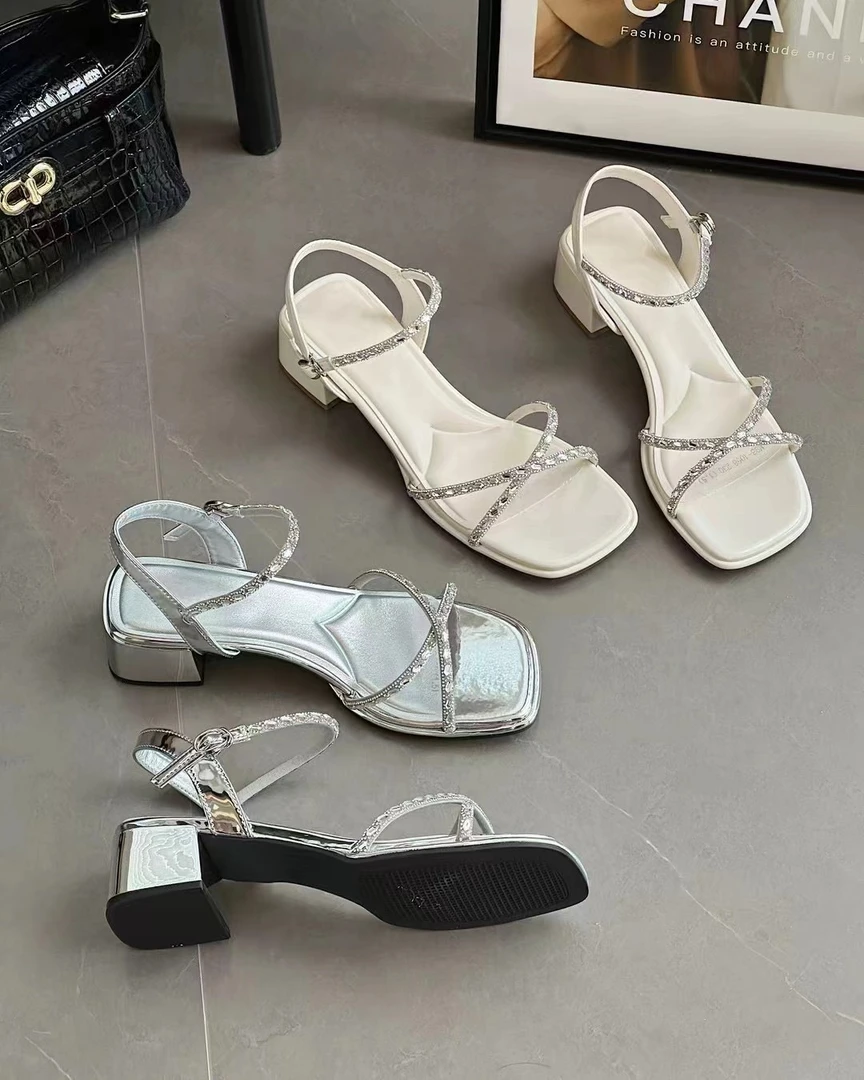 实体店气质一字带罗马凉鞋粗跟时装凉鞋方头方根中跟2025新款爆款