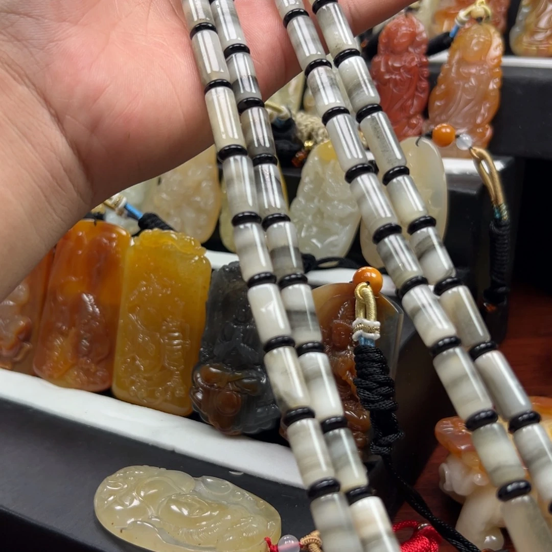 未镶嵌石英质玉（黄龙玉）黄龙玉