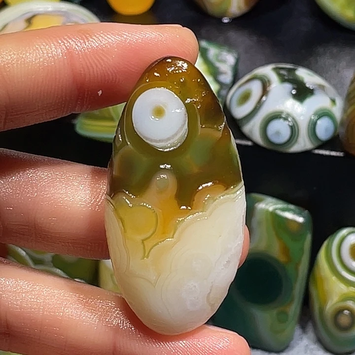 玛瑙/玉髓未镶嵌珠宝奇石