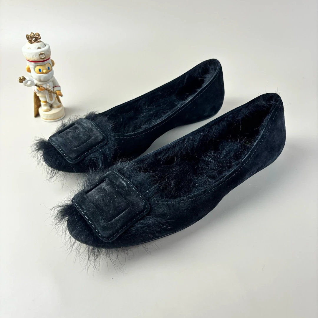 95新 Roger Vivier/罗杰·维威耶 麂皮带绒方扣低跟鞋 38码YLP3177