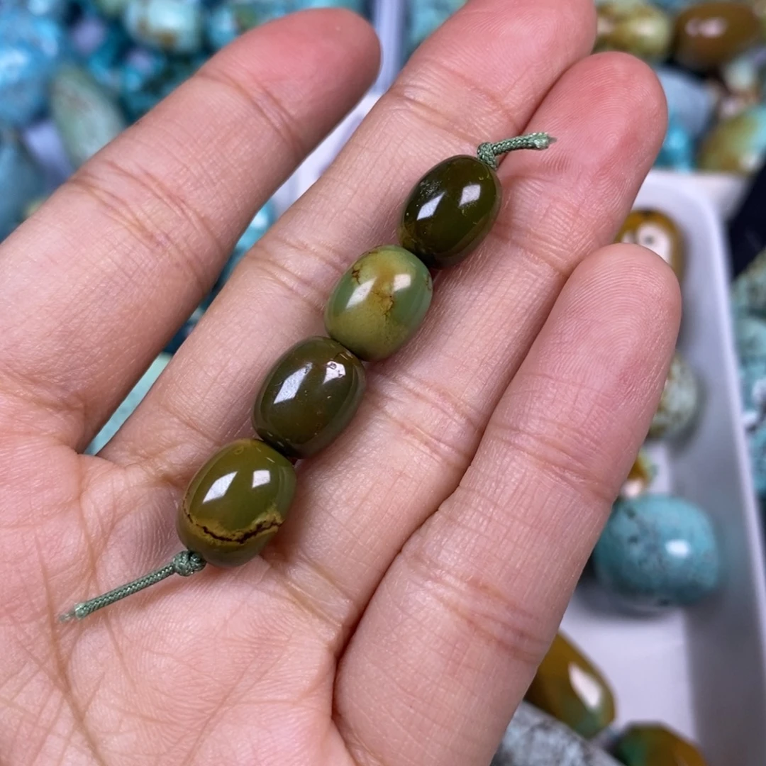 绿松石未镶嵌颈饰