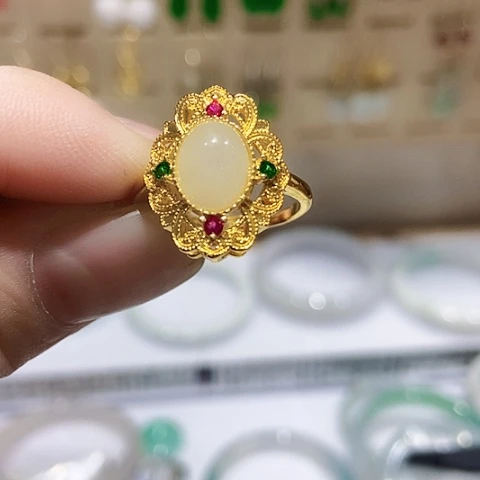 未镶嵌戒指和田玉