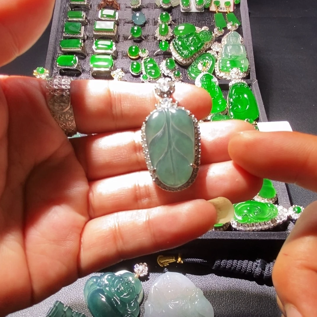 翡翠未镶嵌吊坠(赠链)A货翡翠10