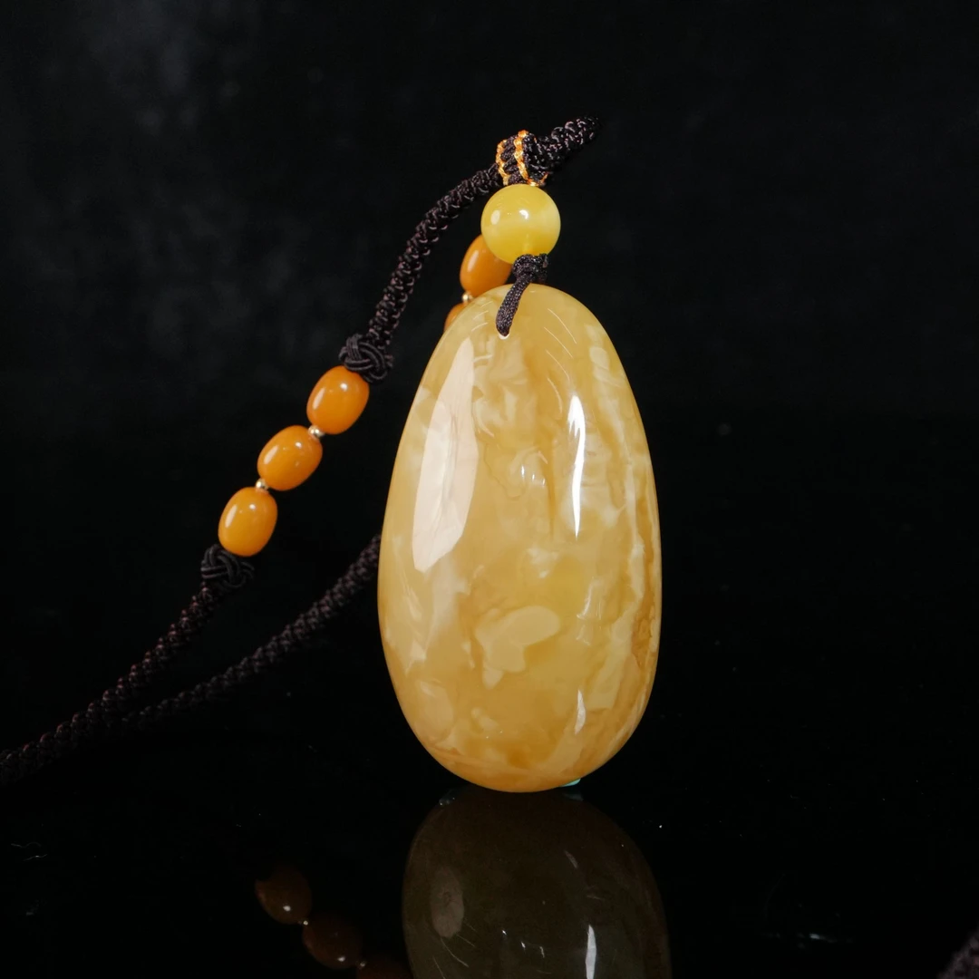 DY-M236俄料白花蜜蜡水滴吊坠24.62g