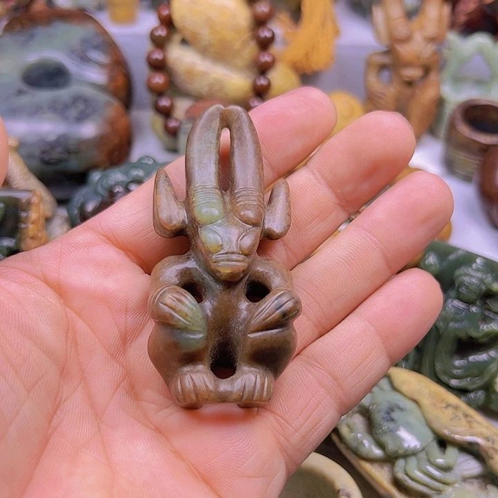 岫岩河磨玉（透闪石质玉）未镶嵌把件圣**和