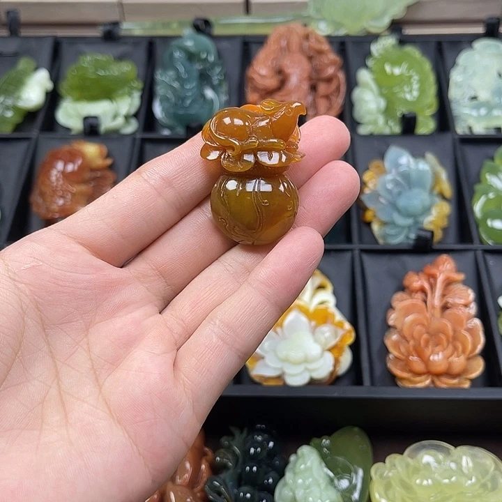 蛇纹石玉未镶嵌吊坠(不含链)