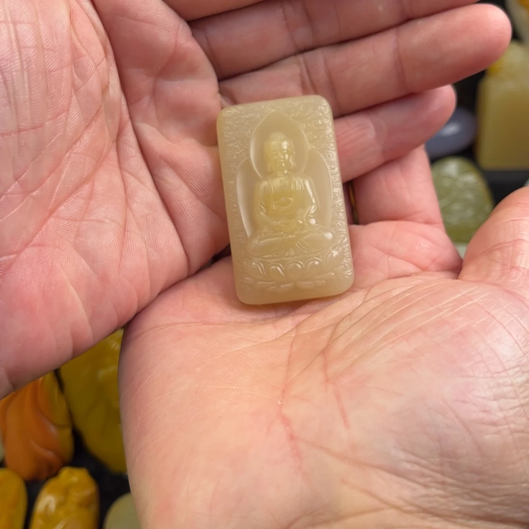 石英质玉黄蜡石挂件未镶嵌向**右