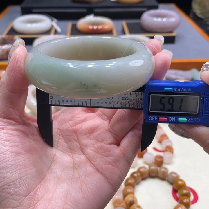 未镶嵌手镯石英质玉