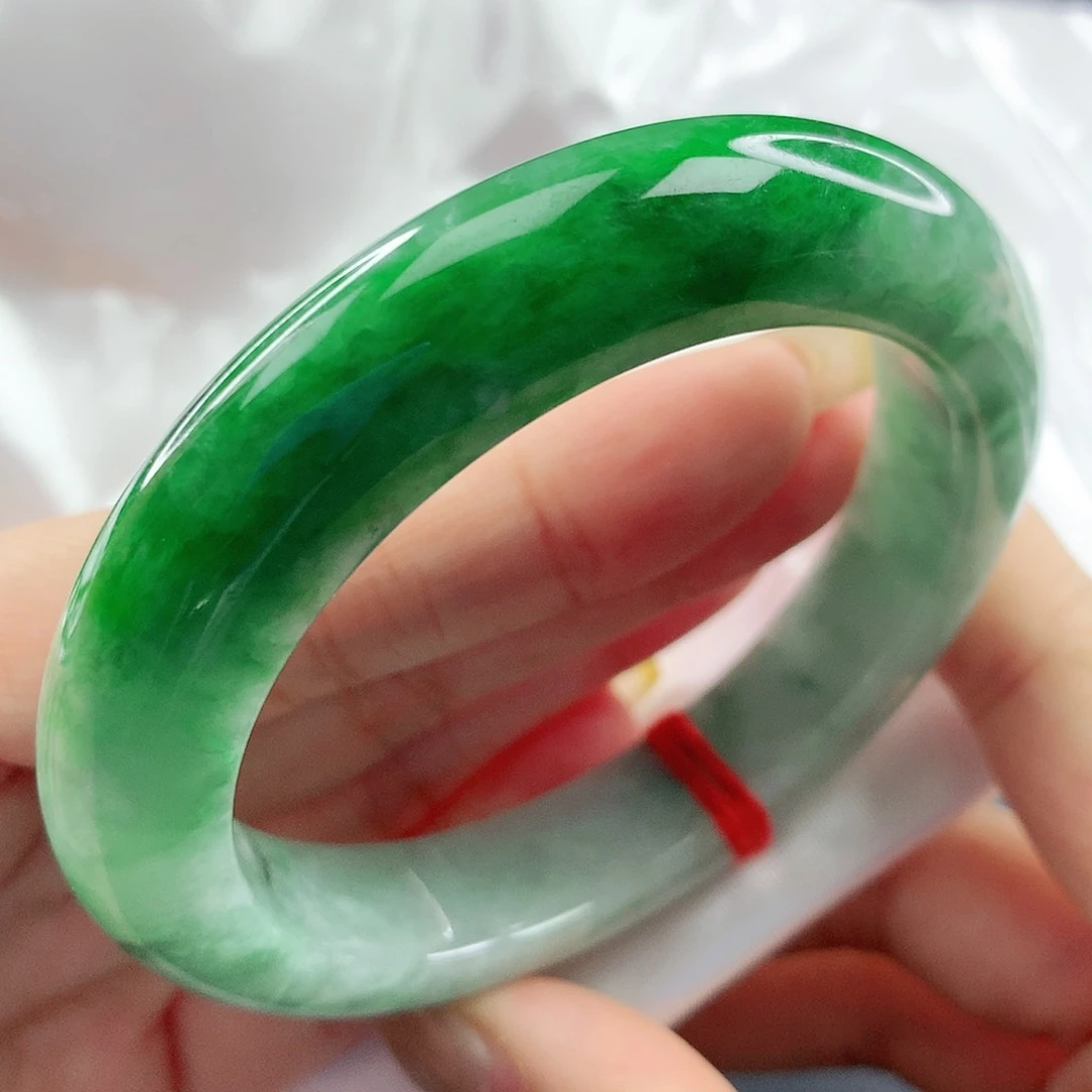 翡翠手镯未镶嵌，711