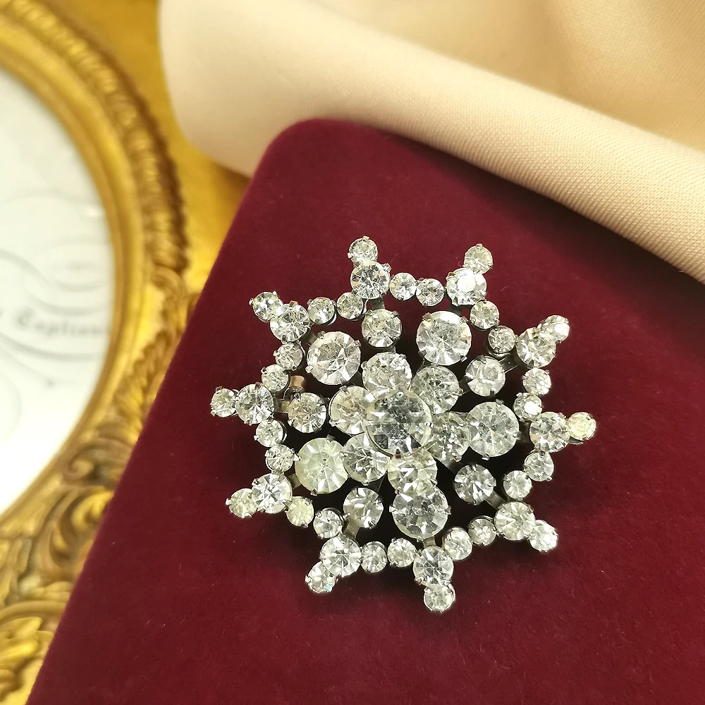 爪镶雪花胸针[2501202-024]
