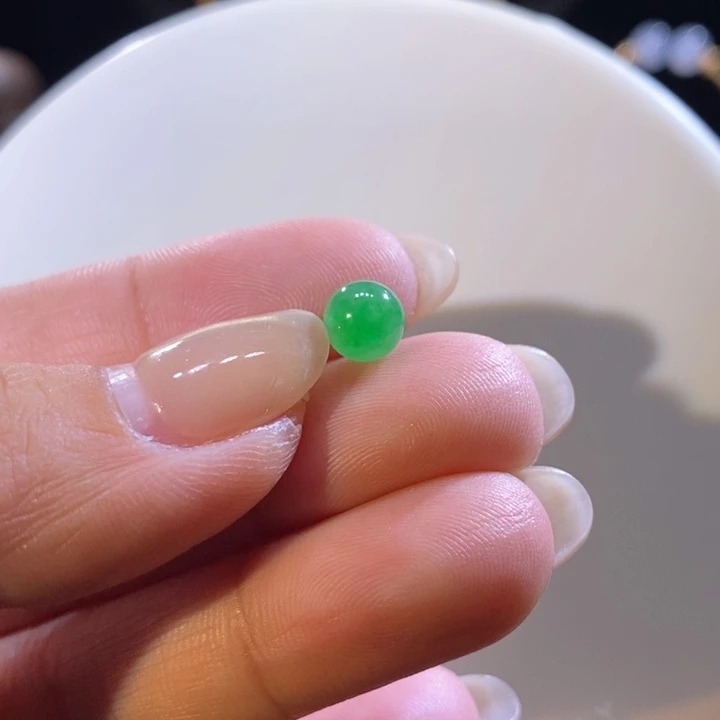 翡翠未镶嵌吊坠(不含链)翡翠阳绿珠卡6.8