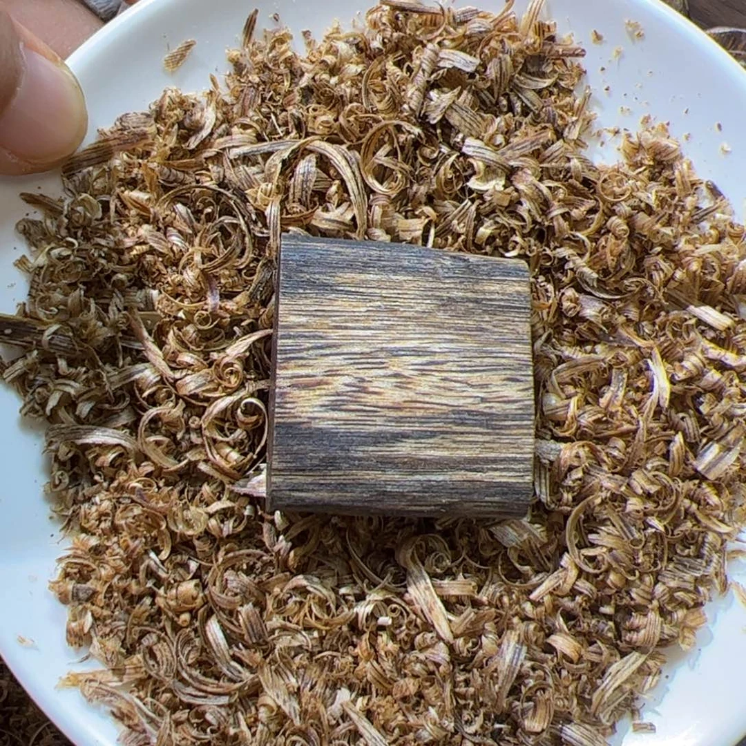 沉香沉香碎屑白棋素牌8.5克