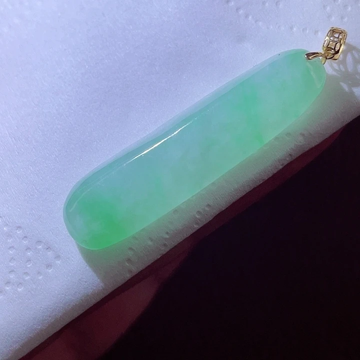 翡翠18K金镶嵌颈饰翡翠