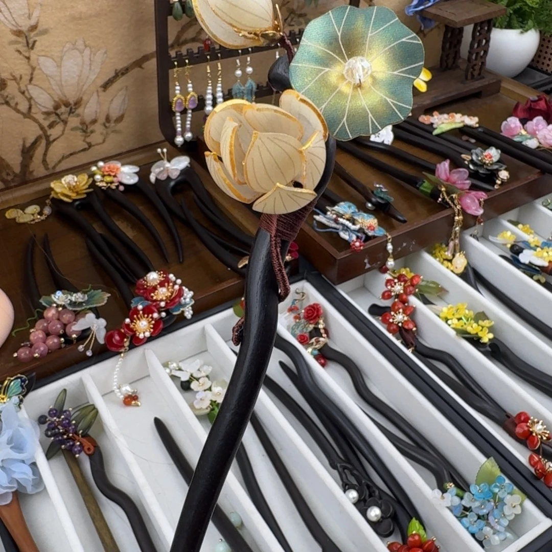 醋酸铁合金18厘米黑檀木荷花发簪