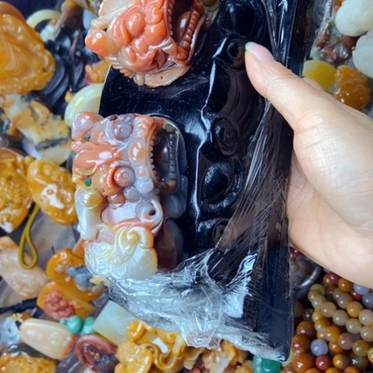 石英质玉(黄龙玉)未镶嵌颈饰