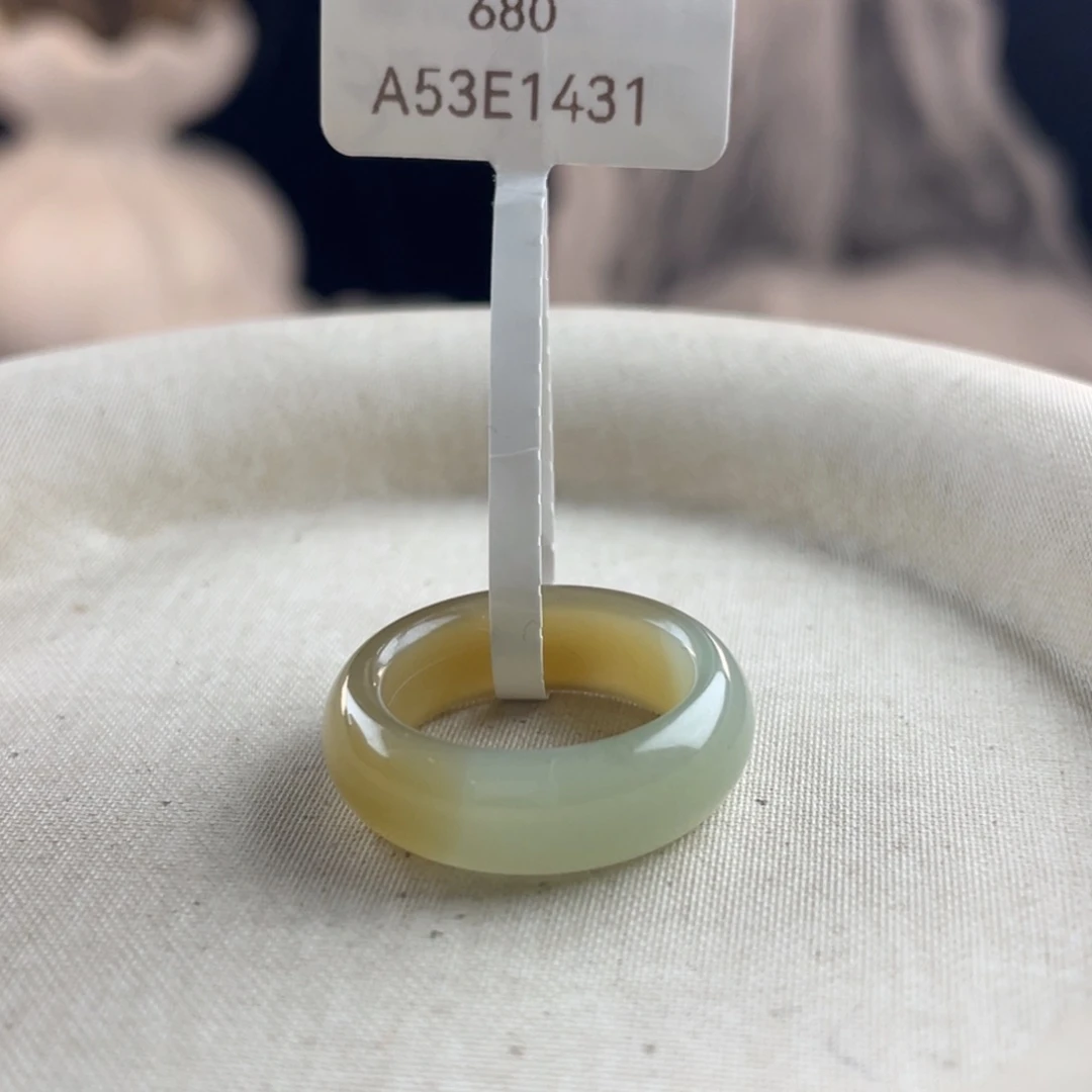 董***姐和田玉（糖玉）未镶嵌戒指