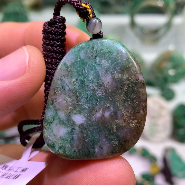 独山玉未镶嵌颈饰