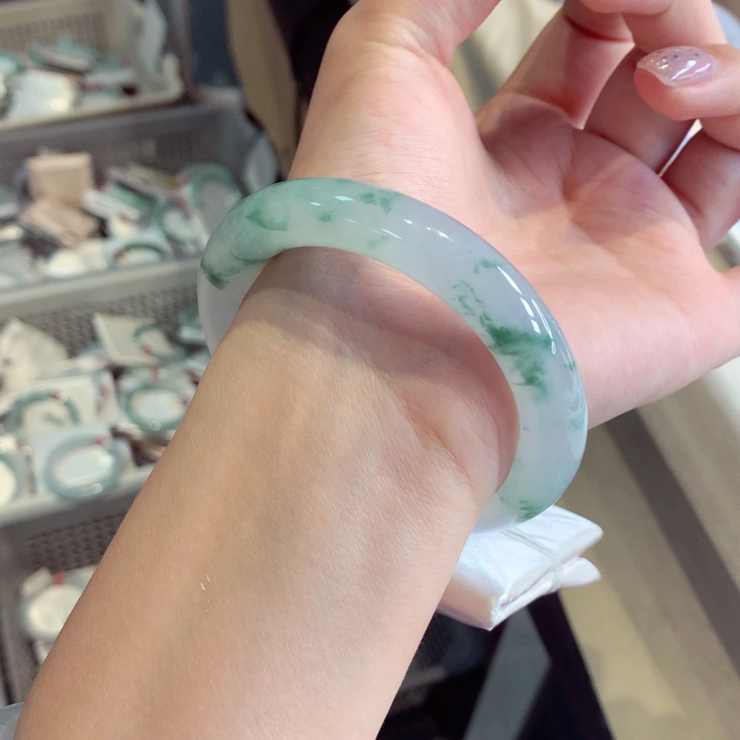 翡翠手镯未镶嵌38圆条77