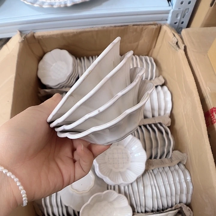 瓷片瑕疵特价陶瓷味碟