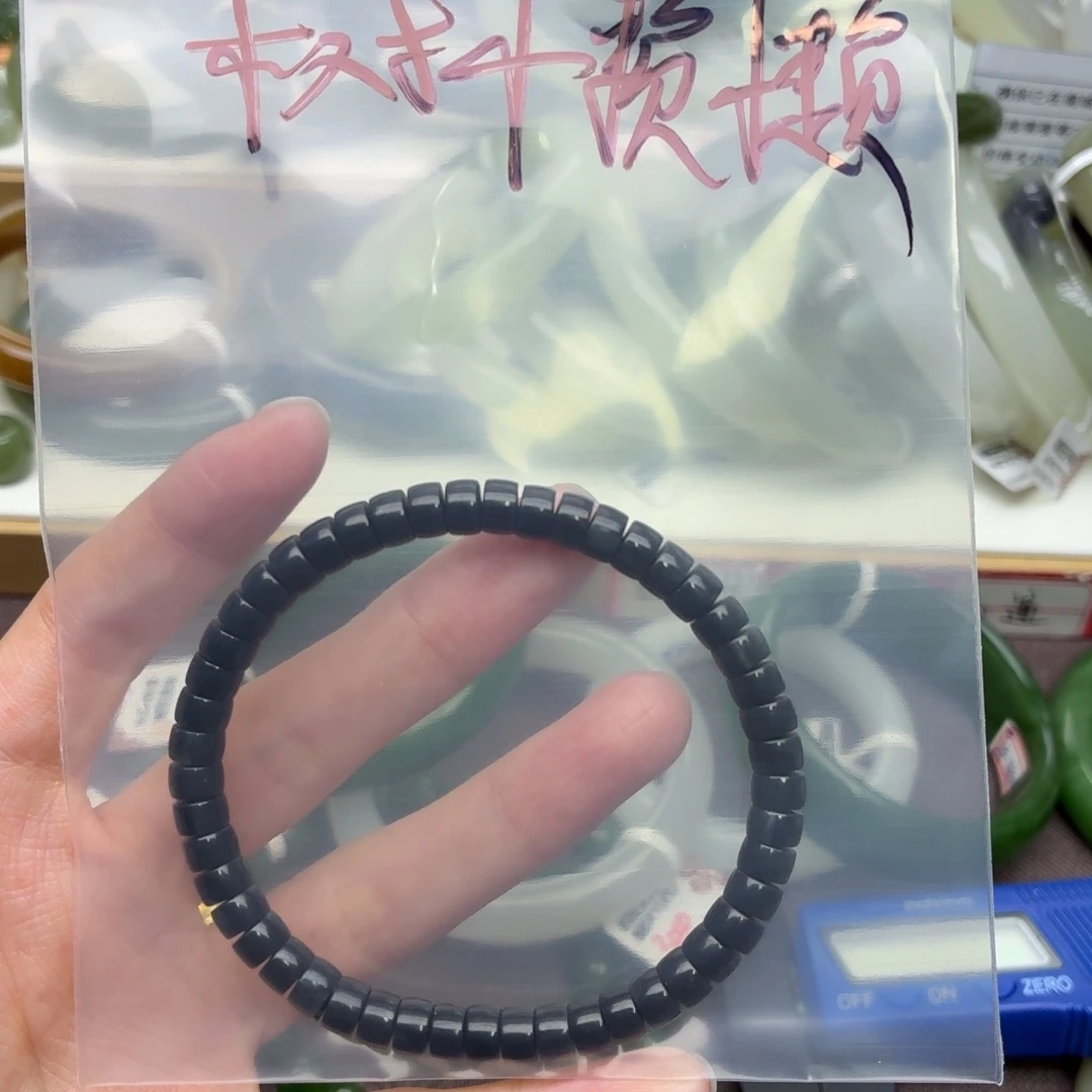 树***懒和田玉未镶嵌手镯