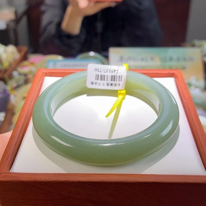 和田玉未镶嵌手镯16。 59