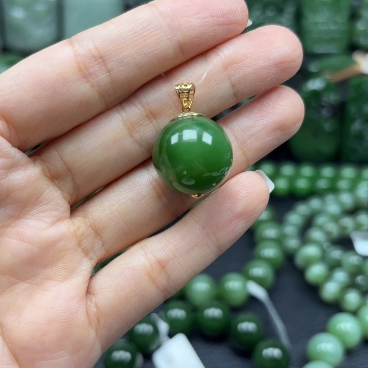 和田玉18K金镶嵌颈饰