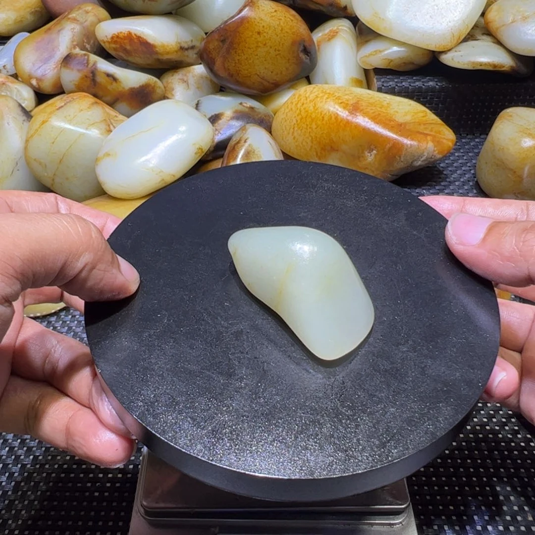和田玉(子料)未镶嵌颈饰37