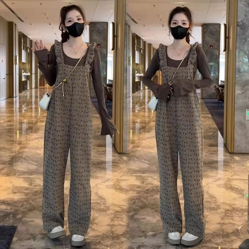 2025秋季新款网红针织打底+碎花背带裤减龄时尚休闲百搭两件套装