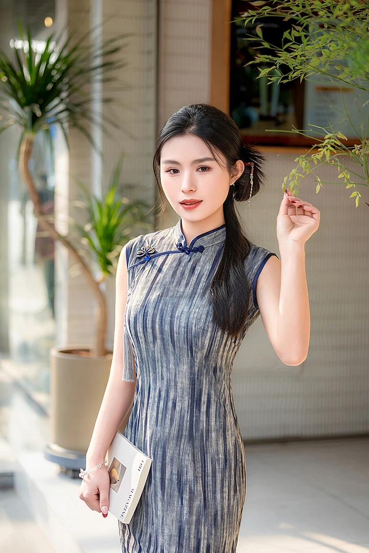 长款旗袍2025新款中式条纹改良复古气质款夏季修身无袖连衣裙日常