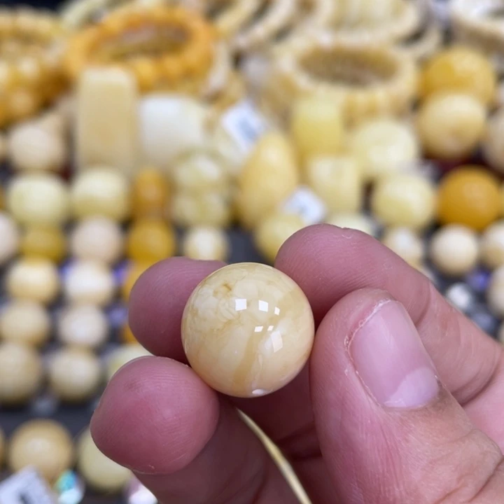 蜜蜡未镶嵌裸石15.5mm浓蜡 瑕