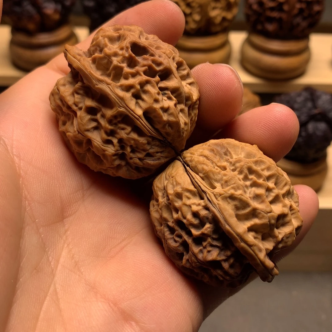 文玩核桃把件七彩水龙纹